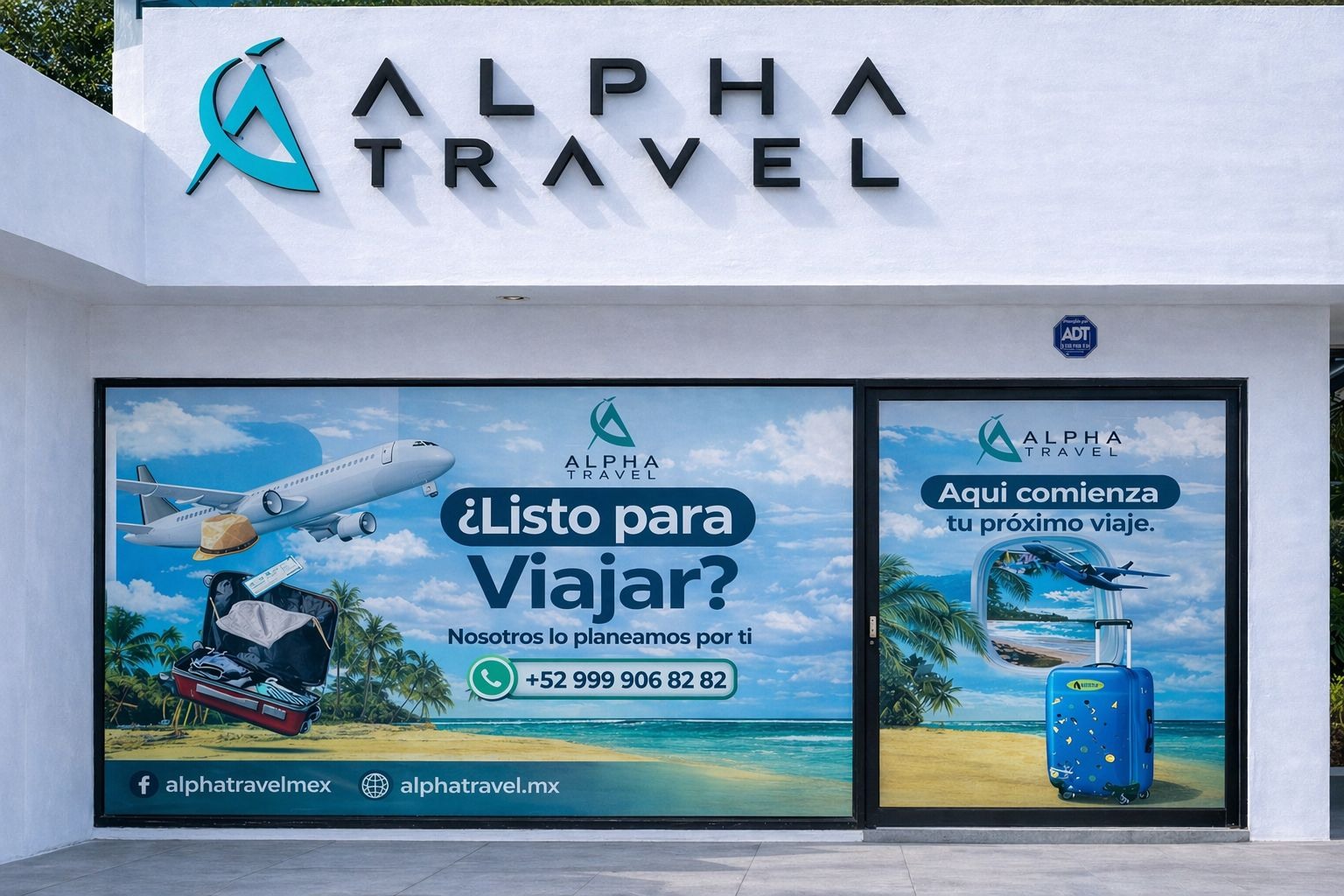 Fachada blanca de la sucursal Alpha Travel en Mérida